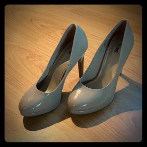 Fioni Nude Pumps